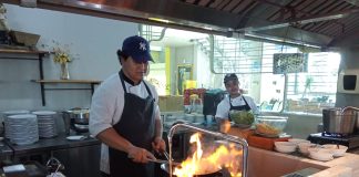 Lunch Attack! Sensasi Makan Siang Sepuasnya ala Yello Hotel Jemursari Surabaya yang Menggoda Selera Hadir Kembali, Lunch Attack! Sensasi Makan Siang Sepuasnya ala Yello Hotel Jemursari Surabaya Menggoda Selera (foto : ist)