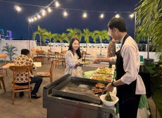 Menikmati Barbeque Grill Night di Rooftop Garden Palm Park Hotel & Convention Surabaya di Akhir Pekan Menikmati Barbeque Grill Night di Rooftop Garden Palm Park Hotel & Convention Surabaya di Akhir Pekan (foto : ist)