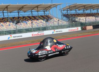 Tampil Gemilang, Tim Sapuangin ITS Sabet Juara Regional Championship SEM 2024 Mobil Sapuangin XI Evo 3 saat melesat pada lintasan Sirkuit Internasional Mandalika di ajang Shell Eco-Marathon (SEM) Asia Pacific and the Middle East 2024 (foto : ist)
