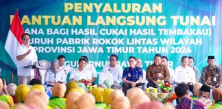 Salurkan BLT DBHCHT pada 393 Buruh Pabrik Rokok Bojonegoro, Pj. Gubernur Adhy: Upaya Tingkatkan Kesejahteraan Masyarakat Salurkan BLT DBHCHT pada 393 Buruh Pabrik Rokok Bojonegoro, Pj. Gubernur Adhy: Upaya Tingkatkan Kesejahteraan Masyarakat (foto : ist)