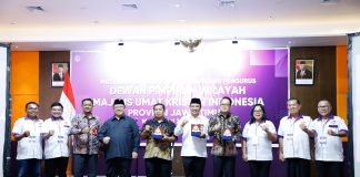 Hadiri Pelantikan DPW MUKI Jatim, Pj. Gubernur Adhy Ajak Bersinergi Bangun Moderasi Beragama Hadiri Pelantikan DPW MUKI Jatim, Pj. Gubernur Adhy Ajak Bersinergi Bangun Moderasi Beragama (foto : ist)
