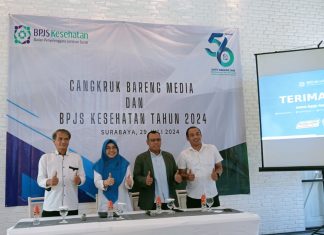 Pengurusan SKCK Wajib Tunjukkan Bukti Peserta Aktif JKN Per 1 Agusutus 2024 (ki-ka)Kepala Urusan Pelayanan dan Administrasi Satintelkam Polrestabes Surabaya Kusbiantoro Seputro, Kepala BPJS Kesehatan Cabang Surabaya Hernina Agustin Arifin, Ketua BPJS Watch Jatim Arif Supriyono, Kepala Bagian Operasional Satintelkam Polres Pelabuhan Tanjung Perak Noky Widhiantoro (dokpri)