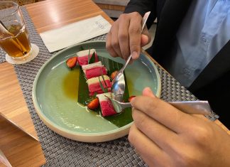 Rayakan HUT RI Ke 79, Aston Inn Jemursari Surabaya Luncurkan Putu Mayang Gulung Merah Putih Rayakan HUT RI Ke 79, Aston Inn Jemursari Surabaya Luncurkan Putu Mayang Gulung Merah Putih (foto : ist)