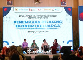 Perempuan Pejuang Ekonomi Keluarga : Edukasi Keuangan Bagi Pelaku UMKM dan Ibu Rumah Tangga di Surabaya Perempuan Pejuang Ekonomi Keluarga : Edukasi Keuangan Bagi Pelaku UMKM dan Ibu Rumah Tangga di Surabaya (foto : ist)