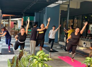 Artotel TS Suites Surabaya Mengajak Tamu Merelaksasikan Diri Dengan Yoga di HUT RI Ke 79 Artotel TS Suites Surabaya Mengajak Tamu Merelaksasikan Diri Dengan Yoga di HUT RI Ke 79 (foto : ist)