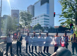 Sambut HUT RI ke-79, KAI Daop 8 Surabaya Bersama Stakeholder Gelorakan Semangat Selamat di Perlintasan Sambut HUT RI ke-79, KAI Daop 8 Surabaya Bersama Stakeholder Gelorakan Semangat Selamat di Perlintasan (foto ; ist)