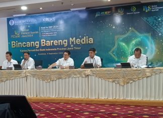 FESyar 2024 Terpusat di MAS dengan Target Pengunjung 80 Ribu Orang (Ki-Ka) Iqbal Reza Nugraha - Deputi Direktur, M. Noor Nugroho - Deputi kepala Perwakilan, Erwin Gunawan Hutapea - Kepala Perwakilan Bank Indonesia (KPwBI) Provinsi Jawa Timur, Erwindo Kolopaking - Deputi Kepala Perwakilan dan Bandoe Widiarto - Deputi Kepala Perwakilan (dokpri)