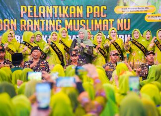 Maulid Nabi Bersama Puluhan Ribu Muslimat Pasuruan, Khofifah Ajak Teladani Akhlaq Rasulullah Maulid Nabi Bersama Puluhan Ribu Muslimat Pasuruan, Khofifah Ajak Teladani Akhlaq Rasulullah (foto : ist)