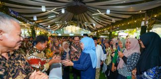 Deklarasi ‘Relasi Jamur’, Bentuk Kesolidan Insan Koperasi dan UMKM Jatim Menangkan Khofifah-Emil Deklarasi 'Relasi Jamur', Bentuk Kesolidan Insan Koperasi dan UMKM Jatim Menangkan Khofifah-Emil (foto : ist)