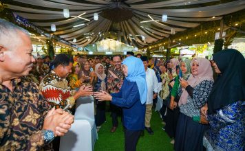 Deklarasi ‘Relasi Jamur’, Bentuk Kesolidan Insan Koperasi dan UMKM Jatim Menangkan Khofifah-Emil Deklarasi 'Relasi Jamur', Bentuk Kesolidan Insan Koperasi dan UMKM Jatim Menangkan Khofifah-Emil (foto : ist)