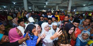 Serap Aspirasi Pedagang, Khofifah Dukung Pertahankan Pasar Tradisional Srimangunan Sampang Serap Aspirasi Pedagang, Khofifah Dukung Pertahankan Pasar Tradisional Srimangunan Sampang (foto : ist)