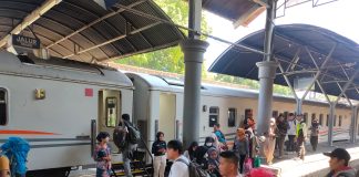 22.566 Pelanggan Berangkat dari Stasiun Wilayah Daop 8 Surabaya Jelang Libur Panjang Akhir Pekan 22.566 Pelanggan Berangkat dari Stasiun Wilayah Daop 8 Surabaya Jelang Libur Panjang Akhir Pekan (foto : ist)