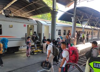 22.566 Pelanggan Berangkat dari Stasiun Wilayah Daop 8 Surabaya Jelang Libur Panjang Akhir Pekan 22.566 Pelanggan Berangkat dari Stasiun Wilayah Daop 8 Surabaya Jelang Libur Panjang Akhir Pekan (foto : ist)