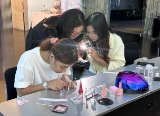 Keseruan Belajar Seni Menghias Kuku di Artotel TS Suites Surabaya Keseruan Belajar Seni Menghias Kuku di Artotel TS Suites Surabaya (foto : ist)