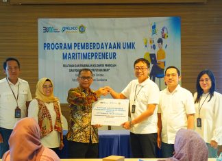 Kolaborasi SPTP, TTL dan STIAMAK Barunawati Berdayakan UMK Melalui Maritimepreneur : Krupuk Payus Goes To Sustainable Business Penyerahan Bantuan Fasilitas Maritimepreneur (foto : ist)