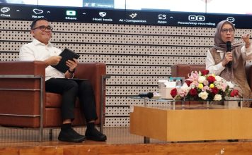 Akademisi ITS Suarakan Soal Sulitnya Pencapaian Profesor Desain ke Menteri PAN-RB Menteri Pendayagunaan Aparatur Sipil Negara dan Reformasi Birokrasi (PAN-RB) Abdullah Azwar Anas SPd SS MSi (kiri) dan Direktur SDMO ITS Prof Dr Ir Sri Gunani Partiwi MT (kanan) sebagai moderator saat diskusi bersama para ASN ITS (foto : ist)