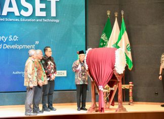 Dampingi Wapres RI Buka iConASET 2024, Pj Gubernur Adhy : Pendidikan Tinggi Pencetak SDM Unggul dan Berdaya Saing Global Dampingi Wapres RI Buka iConASET 2024, Pj Gubernur Adhy : Pendidikan Tinggi Pencetak SDM Unggul dan Berdaya Saing Global (foto : ist)