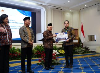 Berhasil Signifikan Turunkan Kemiskinan Ekstrem, Jatim Terima Insentif Fiskal Rp 6,2 Miliar Berhasil Signifikan Turunkan Kemiskinan Ekstrem, Jatim Terima Insentif Fiskal Rp 6,2 Miliar (foto : ist)