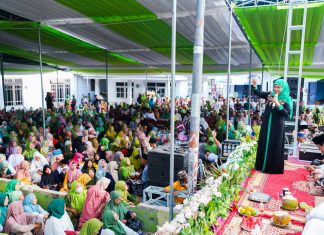 Khofifah Mohon Doa Restu Kembali Ikut Pilgub Jatim, Ajak Muslimat NU Jember Perbanyak Sedekah untuk Bantu Entaskan Kemiskinan Khofifah Mohon Doa Restu Kembali Ikut Pilgub Jatim dan Ajak Muslimat NU Jember Perbanyak Sedekah untuk Bantu Entaskan Kemiskinan Ekstrem (foto : ist)