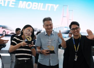 GIIAS Surabaya 2024 Berikan Penghargaan dan Apresiasi Kepada Peserta Pameran GIIAS Surabaya 2024 Berikan Penghargaan dan Apresiasi Kepada Peserta Pameran (foto : ist)
