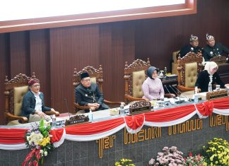 Rapat Paripurna di Hari Jadi Ke-79, Pj. Gubernur Adhy Optimistis Sinergi Eksekutif-Legislatif Wujudkan Jatim Lebih Maju dan Sejahtera Rapat Paripurna di Hari Jadi Ke-79, Pj. Gubernur Adhy Optimistis Sinergi Eksekutif-Legislatif Wujudkan Jatim Lebih Maju dan Sejahtera (foto : ist)