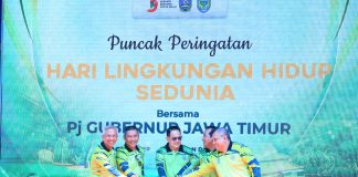 Beri Penghargaan Para Pelestari Lingkungan, Pj. Gubernur Adhy: Pejuang Wujudkan Jatim Lestari dan Terus Tingkatkan IKLH Beri Penghargaan Para Pelestari Lingkungan, Pj. Gubernur Adhy: Pejuang Wujudkan Jatim Lestari dan Terus Tingkatkan IKLH (foto : ist)