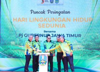 Beri Penghargaan Para Pelestari Lingkungan, Pj. Gubernur Adhy: Pejuang Wujudkan Jatim Lestari dan Terus Tingkatkan IKLH Beri Penghargaan Para Pelestari Lingkungan, Pj. Gubernur Adhy: Pejuang Wujudkan Jatim Lestari dan Terus Tingkatkan IKLH (foto : ist)