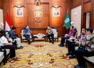 Terima Kunjungan Konjen Australia Untuk Surabaya, Pj. Gubernur Adhy Harapkan Kerja Sama Makin Kuat dan Meluas di Berbagai Sektor Terima Kunjungan Konjen Australia Untuk Surabaya, Pj. Gubernur Adhy Harapkan Kerja Sama Makin Kuat dan Meluas di Berbagai Sektor (foto : ist)