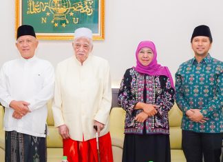 Khofifah-Emil Disambut Hangat Para Ulama PWNU Jatim, Diskusi Tentang Pendidikan , Keummatan, Kebangsaan Hingga Upaya Peningkatan Kualitas SDM Khofifah-Emil Disambut Hangat Para Ulama PWNU Jatim, Diskusi Tentang Pendidikan , Keummatan, Kebangsaan Hingga Upaya Peningkatan Kualitas SDM (foto : ist)