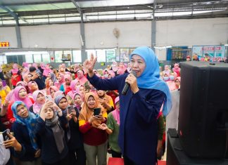 Kunjungan Ke MPS Trowulan Mojokerto, Khofifah Sampaikan Komitmen Terus Lindungi Industri Padat Karya Kunjungan Ke MPS Trowulan Mojokerto, Khofifah Sampaikan Komitmen Terus Lindungi Industri Padat Karya (foto : ist)