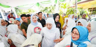 Komunitas Perempuan ‘Prokem’ Deklarasi Menangkan Khofifah-Emil Komunitas Perempuan ‘Prokem’ Deklarasi Menangkan Khofifah-Emil (foto : ist)