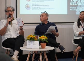 Didiet Maulana Ajak Mahasiswa di Surabaya Maknai Setiap Perjalanan Kehidupan Fashion designer ternama, Didiet Maulana, saat menceritakan perjalanan hidup, kreativitas, dan kisah-kisah personal yang belum pernah diungkapkannya (foto : ist)