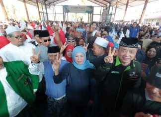 Di Hadapan Partai Pengusung dan Ribuan Relawan Se-Banyuwangi, Khofifah Sampaikan Selamat Bertugas untuk Presiden RI Prabowo Subianto dan Wapres Gibran