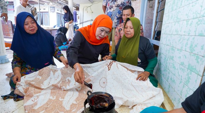 Sambangi Kampung Batik Tulis Tanjung Bumi Bangkalan, Khofifah: Kekuatan Budaya Tinggi yang Harus Dilestarikan