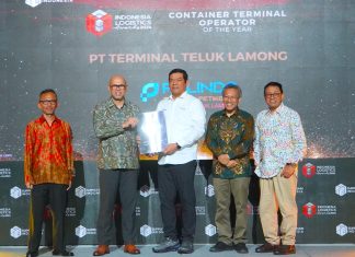 Inovasi Layanan Bawa TTL Terpilih Kembali Sebagai Operator Terminal Petikemas Terbaik di Ajang ILA 2024 TTL Terpilih Kembali Sebagai Operator Terminal Petikemas Terbaik di Ajang ILA 2024 (foto : ist)