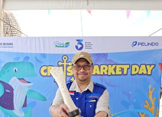 Perkuat Komitmen Sosial, TPS Hadirkan Program Air Bersih dan Sanitasi di Desa Sumberwaru Pamekasan Madura Wahyu Widodo Dirut TPS Menerima Penghargaan CID Bidang lingkungan Pelindo TJSL Award 2024 (foto : ist)