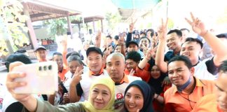 Khofifah Makan Siang Bersama Karyawan PT Kedawung, Dukung dan Lindungi Industri Manufaktur yang Serap Banyak Tenaga Kerja Khofifah Makan Siang Bersama Karyawan PT Kedawung, Dukung dan Lindungi Industri Manufaktur yang Serap Banyak Tenaga Kerja (foto : ist)