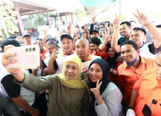 Khofifah Makan Siang Bersama Karyawan PT Kedawung, Dukung dan Lindungi Industri Manufaktur yang Serap Banyak Tenaga Kerja Khofifah Makan Siang Bersama Karyawan PT Kedawung, Dukung dan Lindungi Industri Manufaktur yang Serap Banyak Tenaga Kerja (foto : ist)