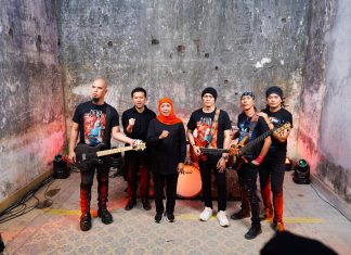 Khofifah-Emil Kolab Bareng Dewa 19 Nyanyikan ‘Hidup Adalah Perjuangan’ Khofifah-Emil Kolab Bareng Dewa 19 Nyanyikan ‘Hidup Adalah Perjuangan’, Ahmad Dhani: Baladewa dan Gusdurian Harus Pilih Khofifah-Emil (foto : ist)