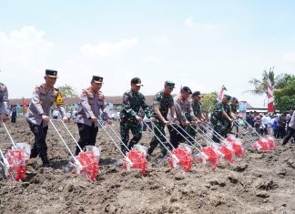 Pangdam Brawijaya Turut Serta Resmikan Program Gugus Tugas Polri Dukung Ketahanan Pangan Pangdam Brawijaya Turut Serta Resmikan Program Gugus Tugas Polri Dukung Ketahanan Pangan (foto : ist)