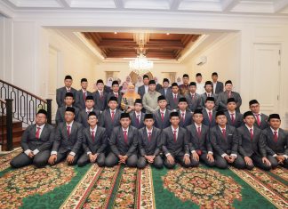 Siap Berangkat ke Mesir, Khofifah Bekali 33 Santri Jatim Penerima Beasiswa Kuliah di Universitas Al Azhar Cairo Siap Berangkat ke Mesir, Khofifah Bekali 33 Santri Jatim Penerima Beasiswa Kuliah di Universitas Al Azhar Cairo (foto : ist)