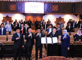 Raperda APBD Jatim 2025 Resmi Disetujui, Pj. Gubernur Adhy Pastikan Pendidikan dan Kesehatan Masyarakat Jadi Prioritas Raperda APBD Jatim 2025 Resmi Disetujui, Pj. Gubernur Adhy Pastikan Pendidikan dan Kesehatan Masyarakat Jadi Prioritas (foto : ist)