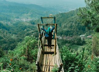 Siap-siap Liburan Akhir Tahun! Kunjungi 3 Air Terjun di Coban Rondo dan Penginapan Modern Tengah Alam Ini