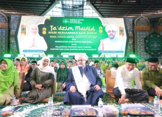 Khofifah dan Eri Cahyadi Kompak Hadiri Ta’dzim Maulid Nabi Muhammad di GOR GBT