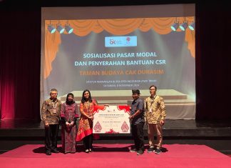 Penyerahan Corporate Social Responsibility (CSR) kepada Taman Budaya Cak Durasim oleh Kantor Perwakilan Bursa Efek Indonesia Jawa Timur