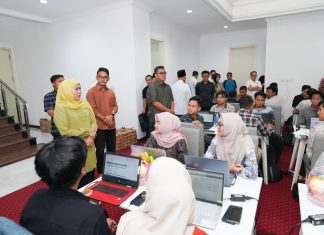 Khofifah Siapkan Tim Data Center untuk Kawal Perolehan Suara di Seluruh TPS di Jatim. Sehari Sebelum Coblosan Khofifah Sowan Rais Aam PBNU KH. Miftahul Achyar
