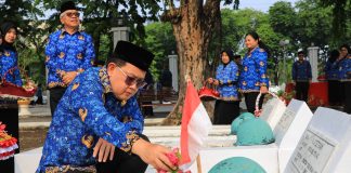 Jelang Hari KORPRI Tahun 2024, Pj. Gubernur Jatim Pimpin Ziarah Makam Tiga Tokoh Pahlawan Bangsa