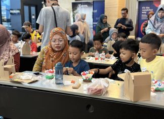 Bermain Dengan Tanah Liat Sambil Belajar Di Artotel TS Suites Surabaya Bermain Dengan Tanah Liat Sambil Belajar Di Artotel TS Suites Surabaya (foto : ist)