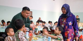 Vasa Hotel Surabaya Rayakan Ulang Tahun ke-8 dengan Berbagi Makan Bergizi Gratis, Mendukung Program Prabowo-Gibran Vasa Hotel Surabaya Rayakan Ulang Tahun ke-8 dengan Berbagi Makan Bergizi Gratis, Mendukung Program Prabowo-Gibran (foto : ist)