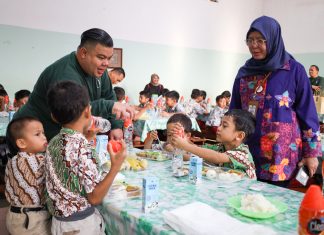 Vasa Hotel Surabaya Rayakan Ulang Tahun ke-8 dengan Berbagi Makan Bergizi Gratis, Mendukung Program Prabowo-Gibran Vasa Hotel Surabaya Rayakan Ulang Tahun ke-8 dengan Berbagi Makan Bergizi Gratis, Mendukung Program Prabowo-Gibran (foto : ist)